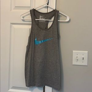 Nike women’s slim fit racer back tank size small